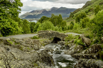 Картинка ashness bridge england природа реки озера lake district англия мост речка горы дорога камни деревья