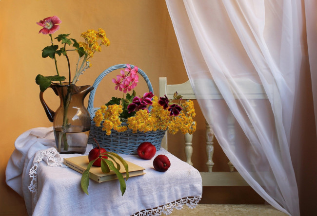 Обои картинки фото еда, персики, сливы, абрикосы, герань, нектарины, книга, стул