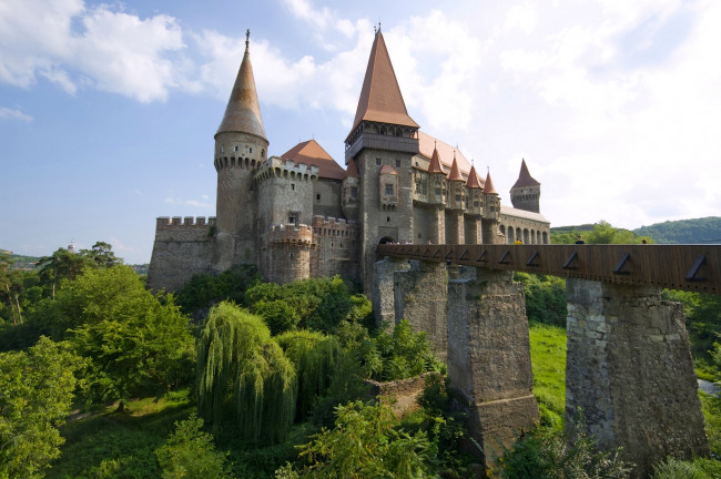 Обои картинки фото corvin castle - hunedoara,  transylvania,  romania, города, - дворцы,  замки,  крепости, мост, хунедоара, замок, корвинов, romania, румыния, трансильвания, transylvania, hunedoara, hunyad, castle, corvin