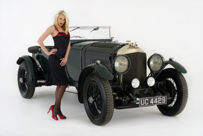Обои картинки фото автомобили, авто с девушками, bentley