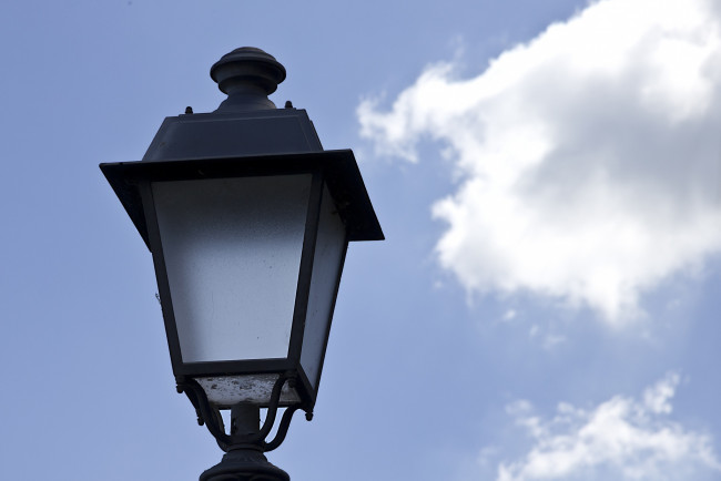 Обои картинки фото разное, осветительные приборы, небо, фонарь, голубой