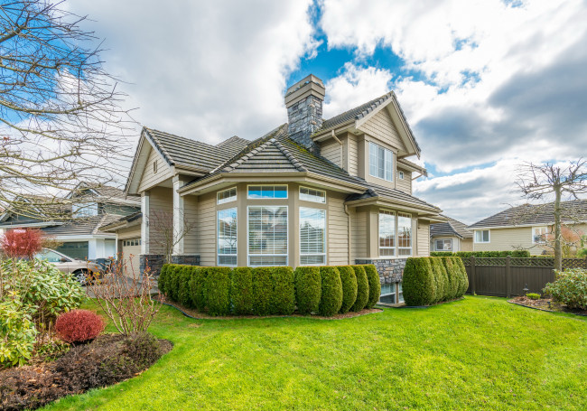 Обои картинки фото города, - здания,  дома, дома, особняк, газоны, кусты