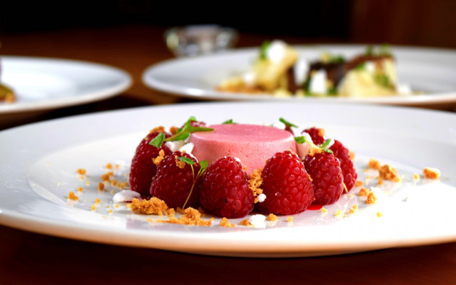 Обои картинки фото еда, мороженое,  десерты, мята, желе, десерт, лакомство, малина