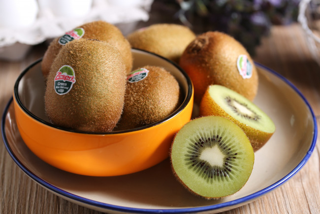 Обои картинки фото еда, киви, зеленый, косточки