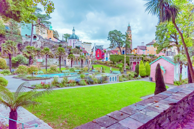 Обои картинки фото города, - панорамы, пальмы, газон, бассейн, здания