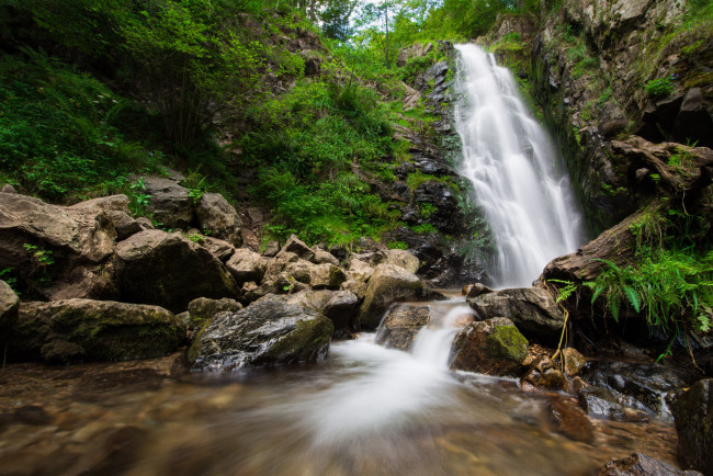 Обои картинки фото природа, водопады, водопад, лес, река