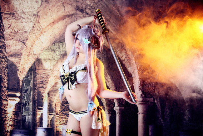 Обои картинки фото разное, cosplay , косплей, девушка, модель, поза, фигура, грудь, оружие