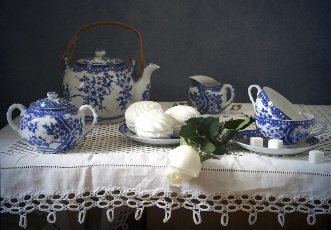 Обои картинки фото еда, натюрморт, чайник, чашки, сахар, посуда, зефир, роза
