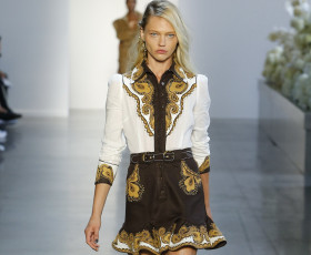 Картинка девушки саша+пивоварова модель блондинка наряд подиум