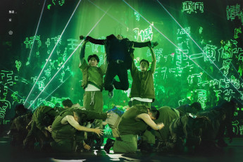 Картинка разное знаменитости ван ибо сцена танцоры