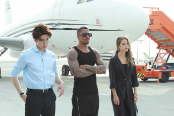 Картинка the+misfits+ +2021+ кино+фильмы the+misfits jamie chung боевик nick cannon триллер mike angelo the misfits violet ringo wick