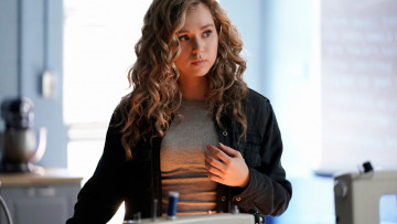 обоя stargirl , сериал 2020 – , кино фильмы, stargirl, courtney, whitmore, brec, bassinger, кадры, из, фильма, сериал, фантастика, фэнтези, боевик, драма, криминал