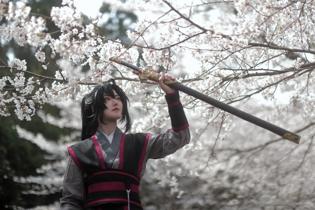 Обои картинки фото девушки, - креатив,  косплей, образ, костюм, сад, флейта, вэй, усянь