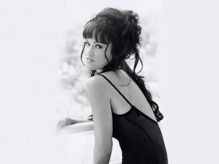 Картинка _Unsort+-НЕ+ВЫБИРАТЬ++ девушки не выбирать плечо спина черно-белая прическа взгляд