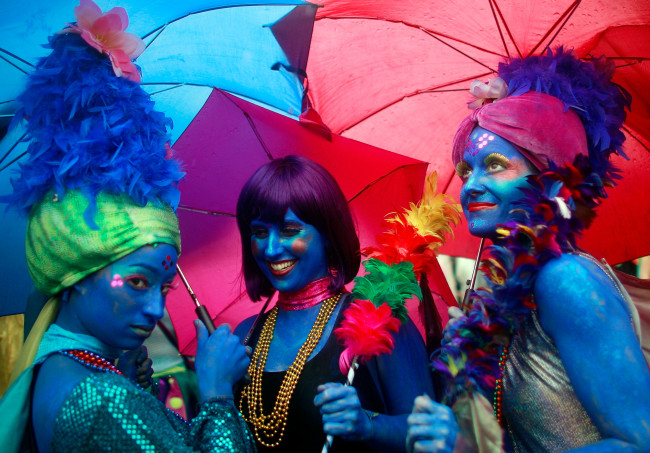 Обои картинки фото -Unsort Креатив, девушки, unsort, креатив, зонт, бусы, перья, раскраска