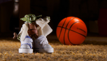 Картинка разное игрушки кеды мяч гремлин