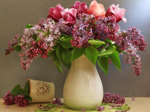 Обои картинки фото цветы, букеты, композиции, букет, сирень, тюльпаны