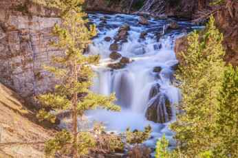 Картинка firehole falls yellowstone national park wyoming природа водопады йеллоустон вайоминг деревья камни скалы