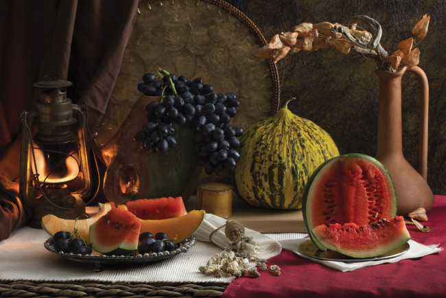 Обои картинки фото еда, натюрморт, кувшин, виноград, лампа, арбуз, тыква
