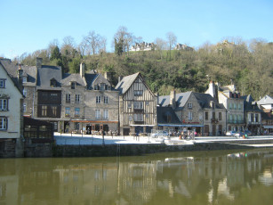 Картинка франция +город+динан города -+улицы +площади +набережные река ранс город динан