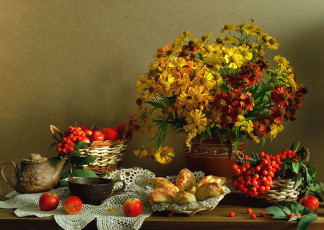 Картинка еда натюрморт пирожки яблоки рябина гелениум