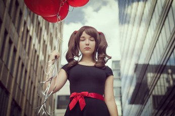 Картинка девушки -unsort+ брюнетки +шатенки девушка улица воздушные шарики город maxim guselnikov