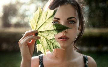 Картинка девушки -unsort+ лица +портреты портрет прелесть катюша катя георгий Чернядьев веснушки лист