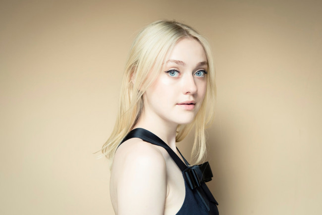 Обои картинки фото девушки, dakota fanning, dakota, fanning, дакота, фаннинг, venice, film, festival, night, moves, фотосессия, для, фильма, ночные, движения