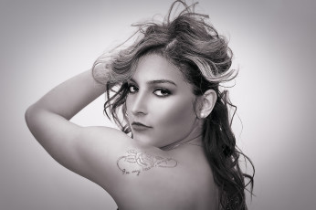 Картинка девушки -unsort+ Черно-белые+обои взгляд лицо