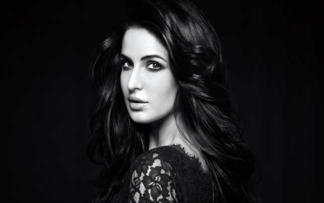 Обои картинки фото katrina kaif, девушки, взгляд, кружево, брюнетка