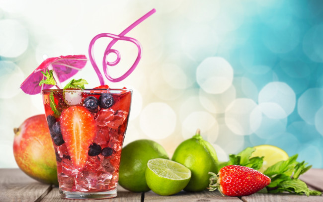 Обои картинки фото еда, напитки,  коктейль, fruit, sea, summer, drink, fresh, beach, море, cocktail, фрукты, tropical, пляж, paradise, коктейль