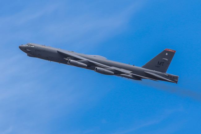 Обои картинки фото b-52h stratofortress, авиация, боевые самолёты, бомбардировщик