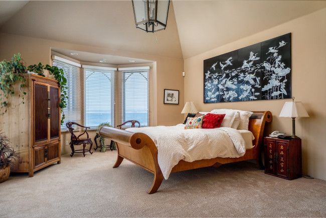 Обои картинки фото интерьер, спальня, окно, картина, шкаф, кровать