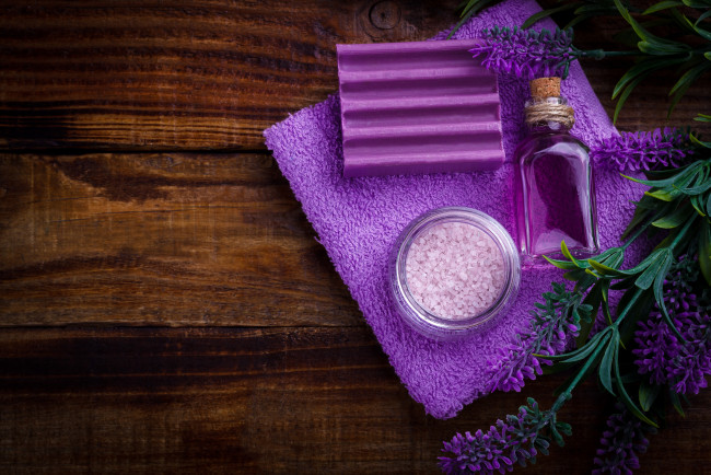 Обои картинки фото разное, косметические средства,  духи, расслабиться, фиолетовый, лечение, терапия, полотенце, спа, цветов, здоровья, здоровый, гигиена, лосьон, лаванды, мыло, косметики, кожа, настройка, душ, семена, соль, релаксация, нефть, природный, массаж