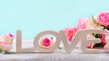 Картинка праздничные день+святого+валентина +сердечки +любовь розы надпись