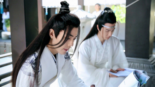 Обои картинки фото разное, знаменитости, ван, ибо, сяо, чжан, съемки, сценарий, костюмы