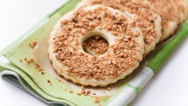 Обои картинки фото еда, пирожные,  кексы,  печенье, орехи, печенье, лакомство