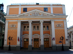 обоя города, москва , россия, площадь, кoллoны, фасад, москва, туристическая, достопримечательность, nikon, d80, ильинка, архитeктура