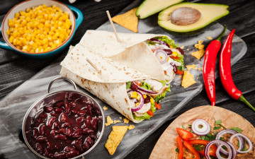 обоя еда, разное, авокадо, перец, салат, фасоль, кукуруза, такос