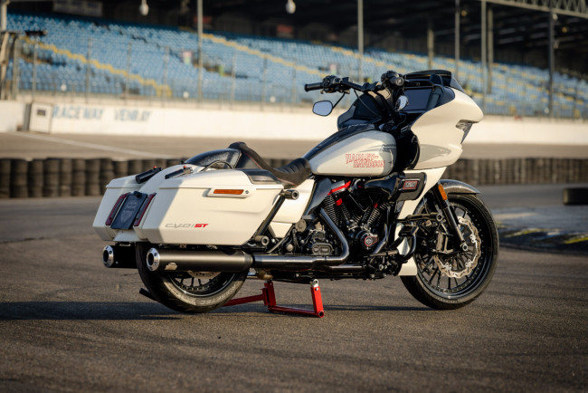 Обои картинки фото мотоциклы, harley-davidson, cvo, road, glide, st, customized, custombike, don, performance