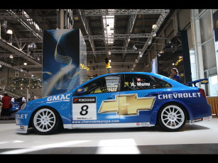 Картинка автомобили выставки уличные фото