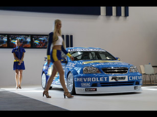 Картинка автомобили выставки уличные фото