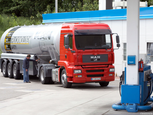 Обои картинки фото автомобили, man