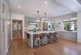 Картинка интерьер столовая стиль дизайн люстра цветы мебель