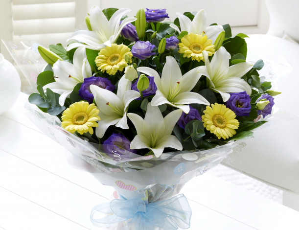 Обои картинки фото цветы, букеты,  композиции, эустома, лилии, букет, герберы