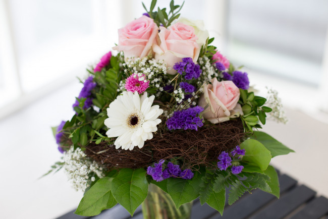 Обои картинки фото цветы, букеты,  композиции, герберы, розы, букет