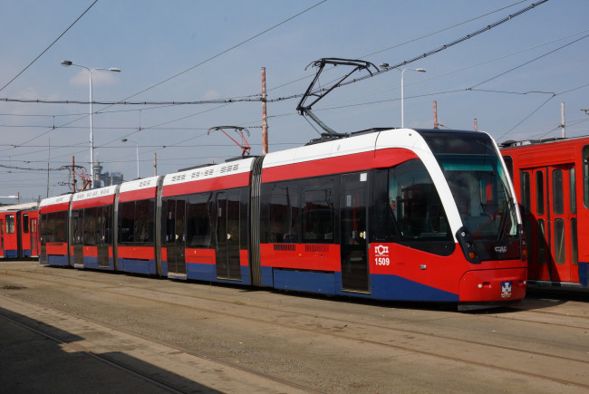 Обои картинки фото техника, трамваи, город, трамвай, рельсы, улица