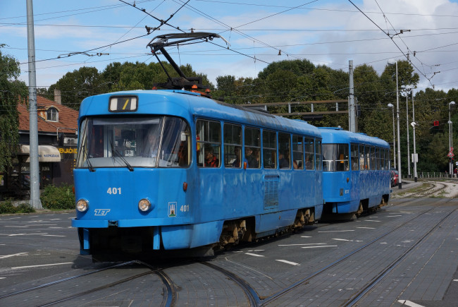 Обои картинки фото техника, трамваи, город, трамвай, рельсы, улица