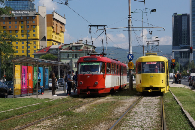 Обои картинки фото техника, трамваи, улица, город, трамвай, рельсы
