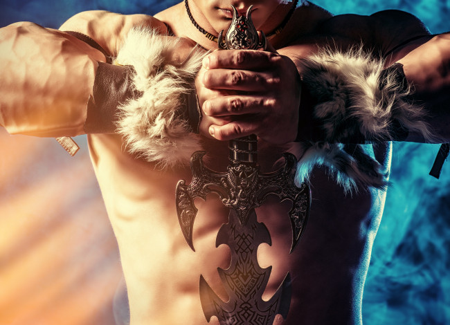 Обои картинки фото фэнтези, фотоарт, оружие, меч, мужчина, warriors, фантастика, мышцы